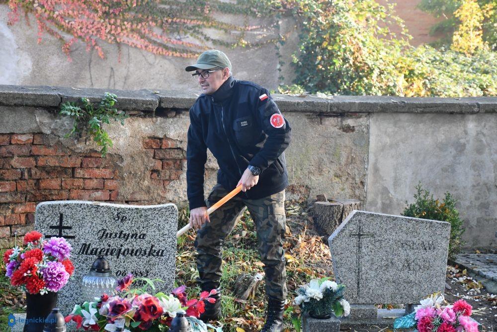 W Legnickim Polu sprzątali stary cmentarz (FOTO)