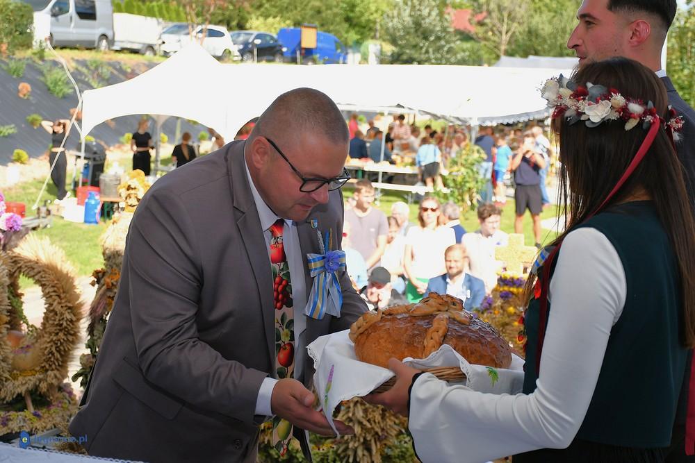 Święto plonów w Gminie Kunice. Chleb, tradycja i hołd dla pracy rolników (FOTO)