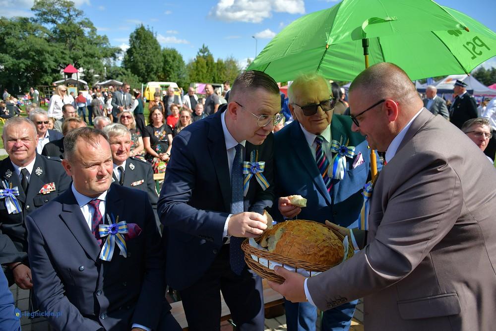  Święto plonów w Gminie Kunice.Chleb, tradycja i hołd dla pracy rolników(FOTO)