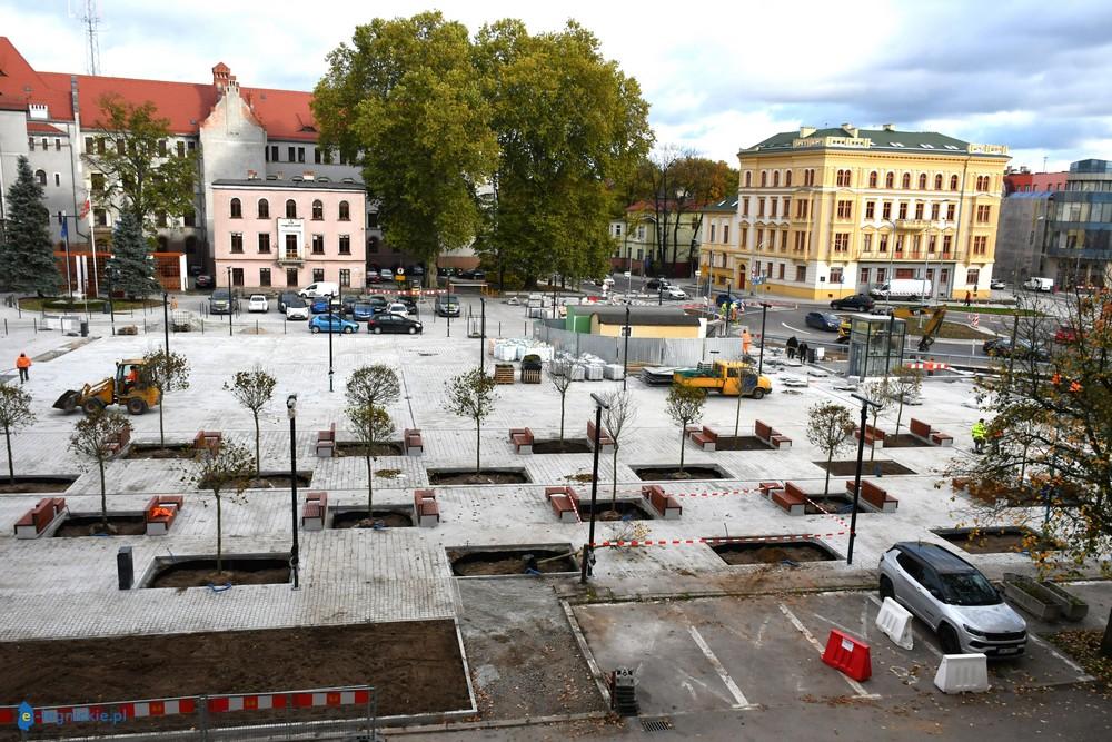 Pl. Słowiański już z drzewami (FOTO)