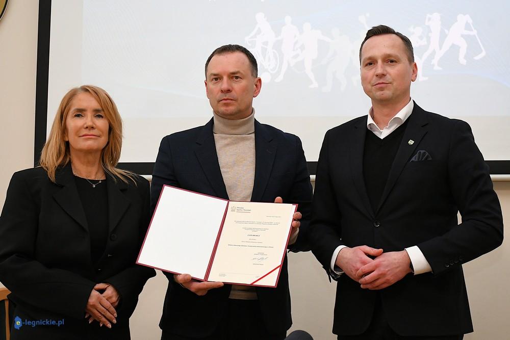 Złotoryja buduje lodowisko z rządowym wsparciem(FOTO)