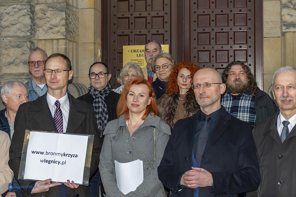 Ordo Iuris angażuje się w legnicką "wojnę o krzyż" (FOTO)