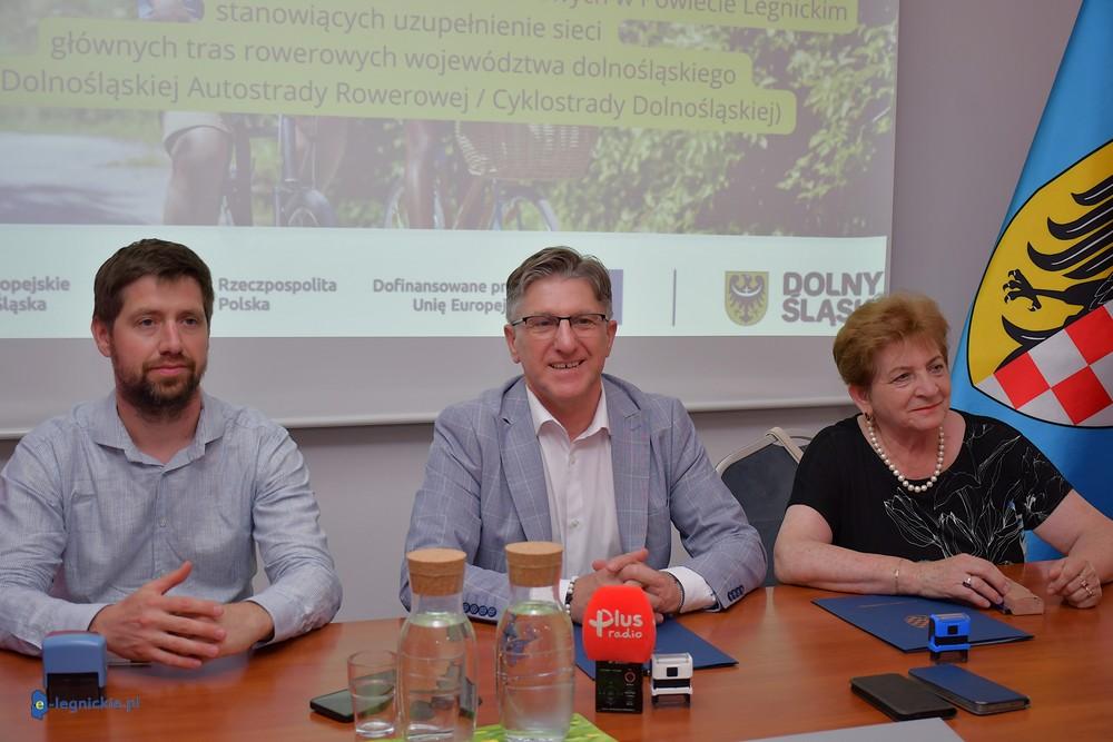 Powiat Legnicki rozpoczyna budowę tras rowerowych. Inwestycja za 7 mln (FOTO)