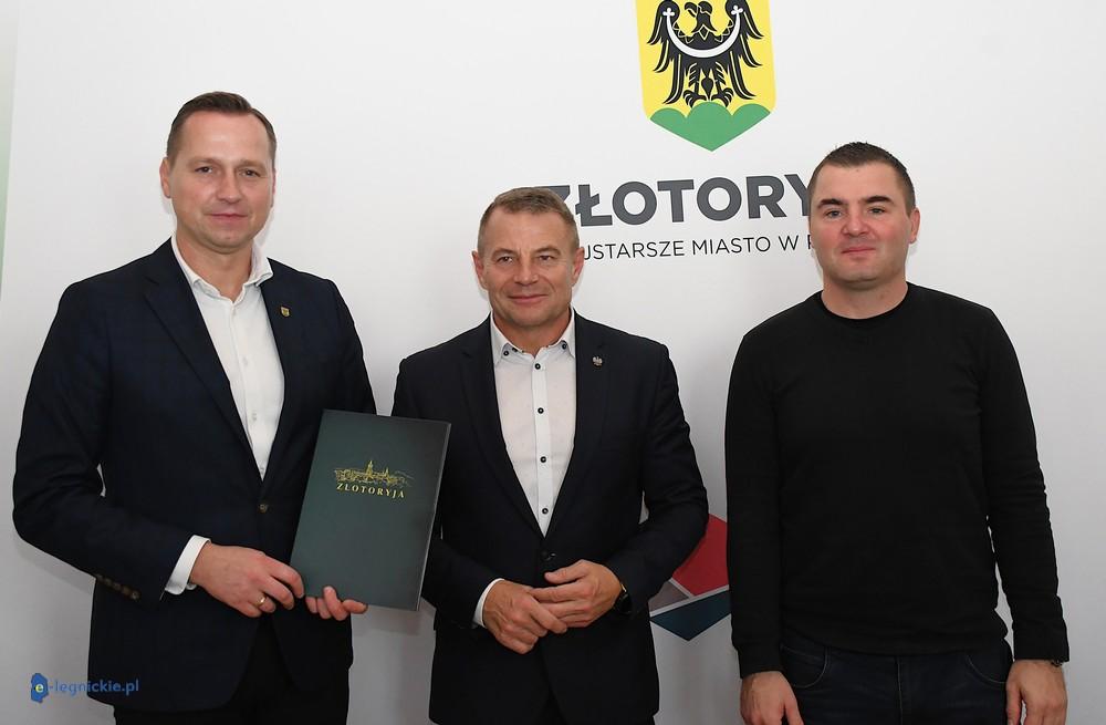  Remont oświetlenia ulicznego w ciągu ulic nadrzecznych (FOTO)