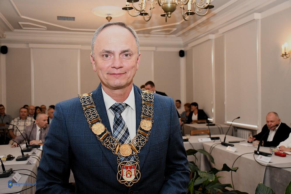 Burmistrz W. Wabik z absolutorium i wotum zaufania za 2025 rok (FOTO)