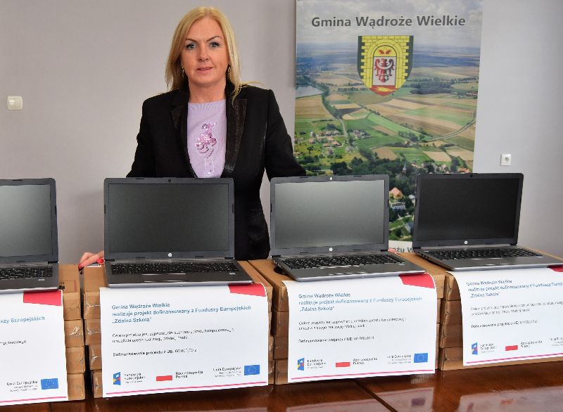 Nowe laptopy dla uczniów z Gminy Wądroże Wielkie