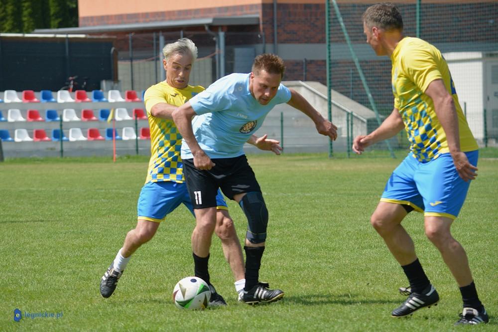 Kwiat piłkarstwa na boisku w Jaworze(FOTO)