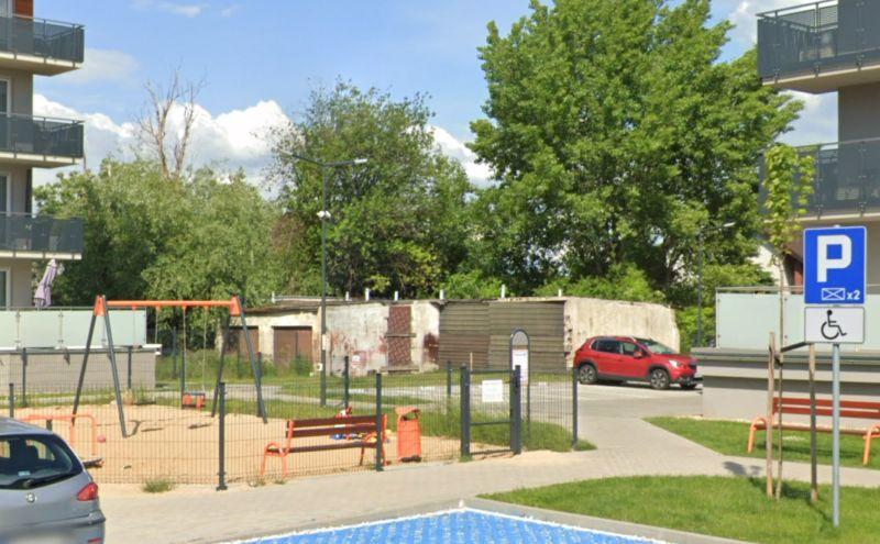 Opuszczona” działka nie daje spokoju mieszkańcom
