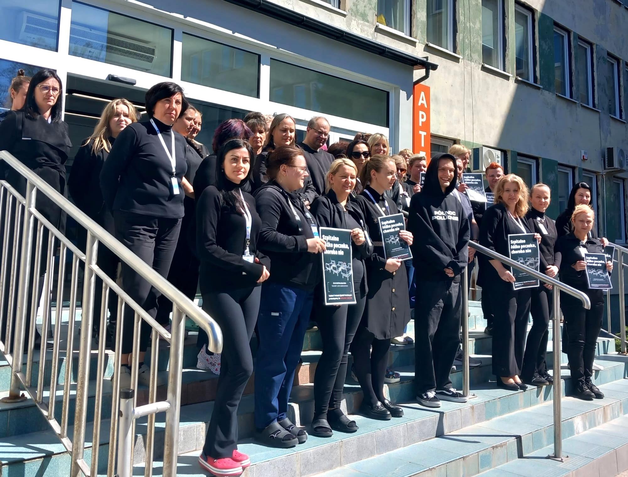 Czarny protest przed złotoryjskim szpitalem