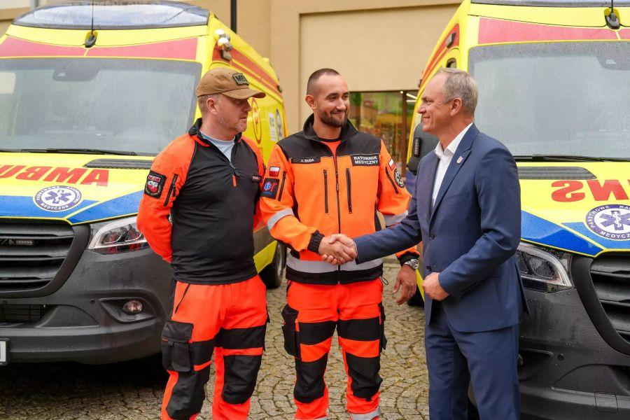 Nowe ambulanse przekazane polkowickim ratownikom