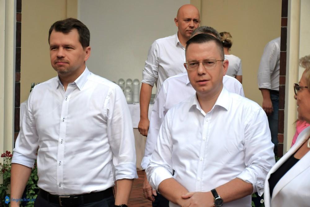 Rozłam w PiS . Kaczyński mówi o odejściu ponad 30 posłów.M.in.Machałek,Kubów,Zubowski!