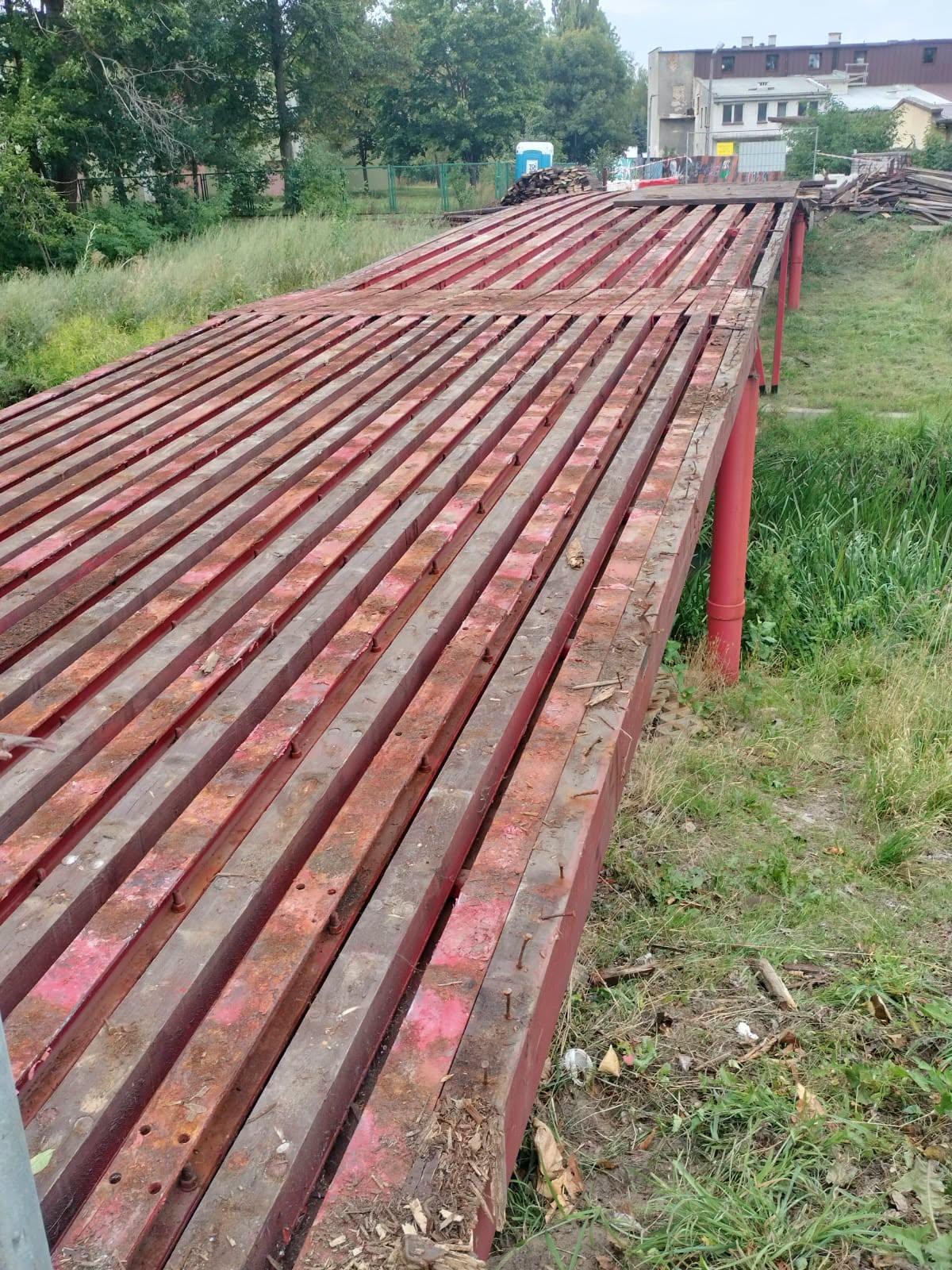 Dwie kładki zamknięte! Piesi muszą zmienić trasę. Ruszył remont za blisko 300 tys. zł