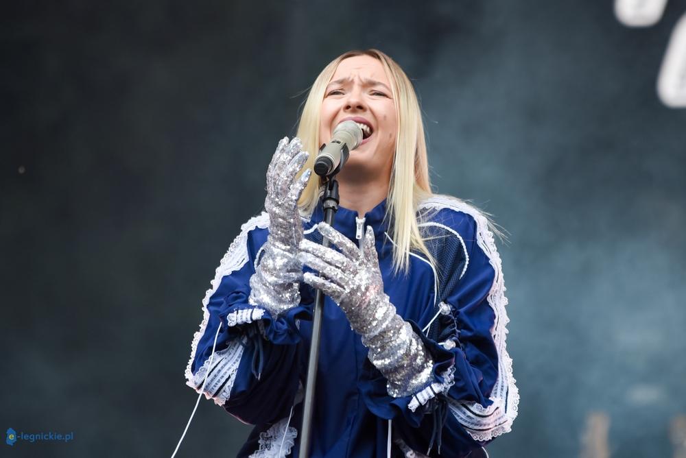 Natalia Nykiel zachwyciła jagodowy Chocianów. Energetyczny koncert porwał publiczność(FOTO)