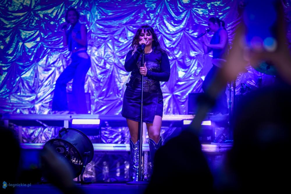 Rockowy wieczór pełen emocji – Ewa Farna na scenie w Chojnowie(FOTO
