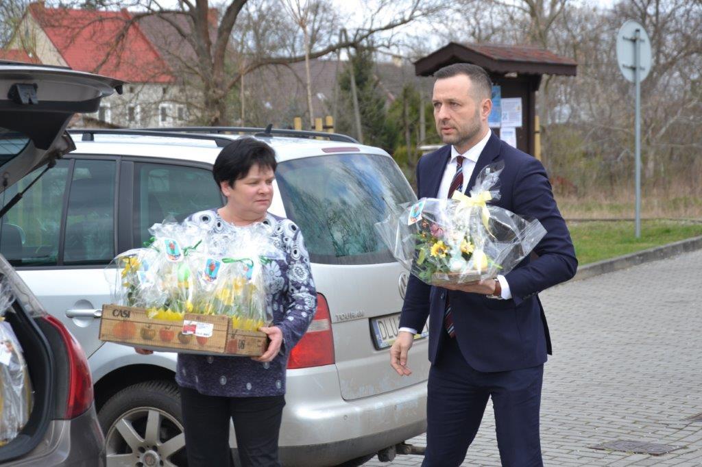 Wielkanocne koszyczki dla potrzebujących wsparcia