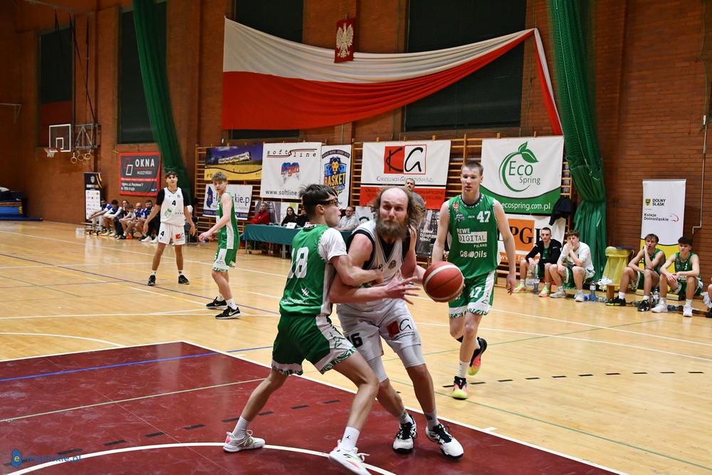 Basket od wygranej rozpoczął 2. etap rozgrywek (FOTO)