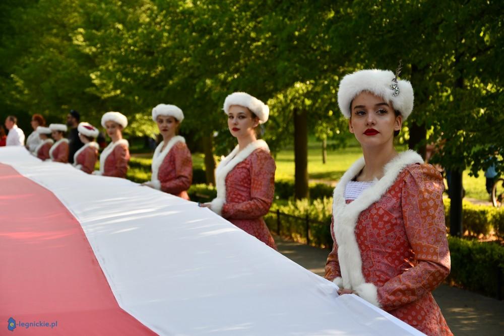 500-metrowa flaga biało-czerwona w Legnicy (FOTO)