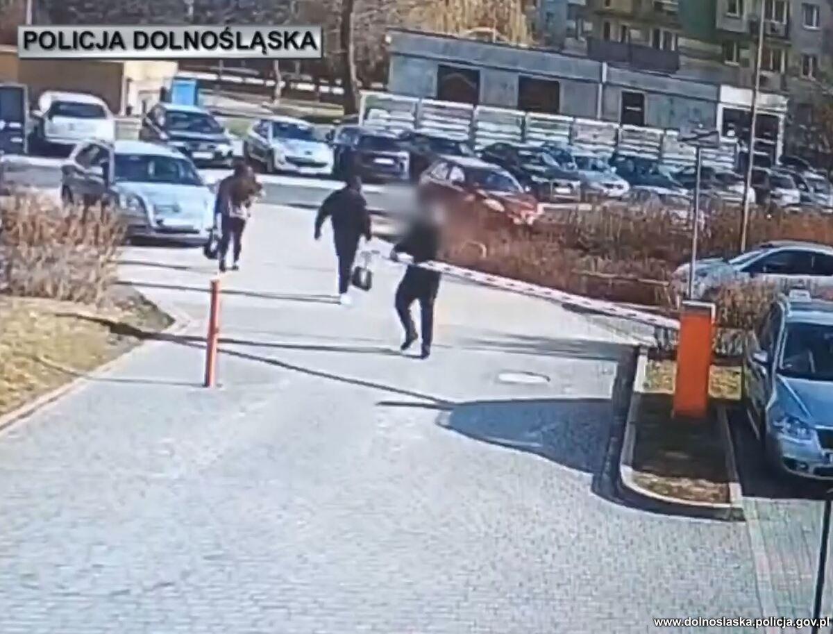 Kryminalni z Lubina zatrzymali mężczyznę, który uszkodził 2 szlabany. Straty to blisko 19 tysięcy złotych