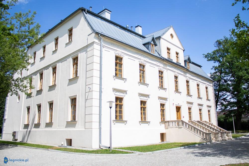 Pałac w Suchej Górnej perłą gminy Polkowice (FOTO)