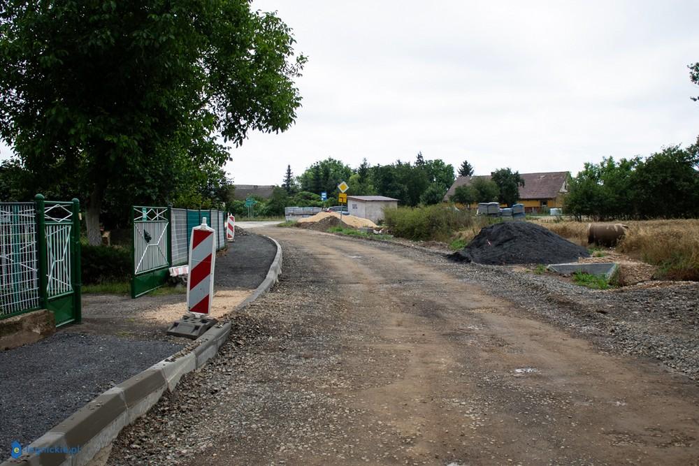 Inwestują w drogi powiatowe w gminie Krotoszyce (FOTO)