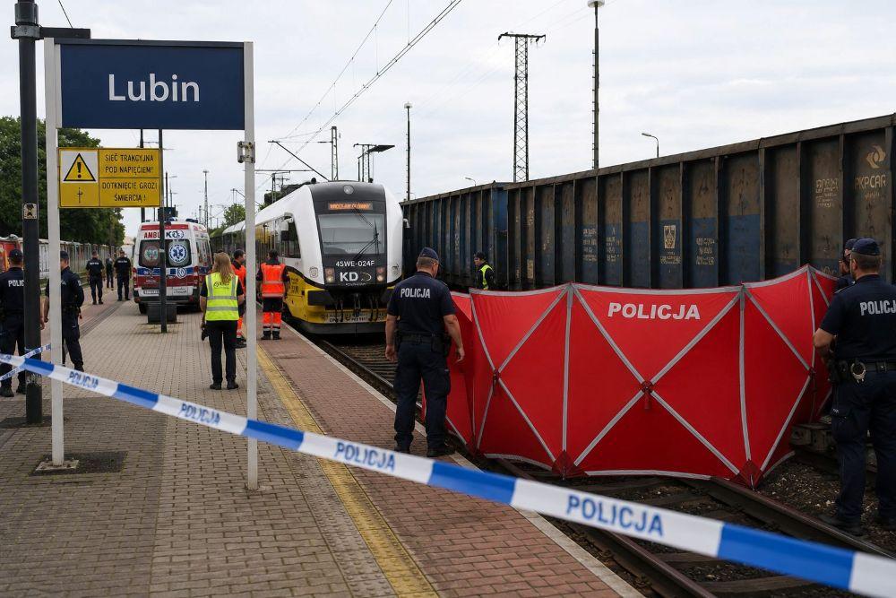 Tragedia na stacji PKP. 86-latka zginęła pod kołami pociągu. Paraliż komunikacyjny !