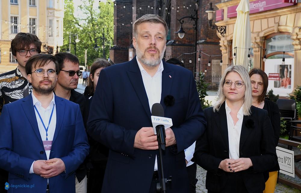 Partia RAZEM przeciwna pomysłowi PSL betonowania samorządów (FOTO)