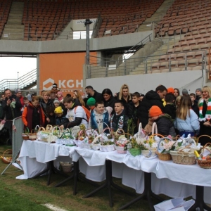 stadion-zaglebia-lubin-swiecenie-pokarmow-fot-marzena-machniak15