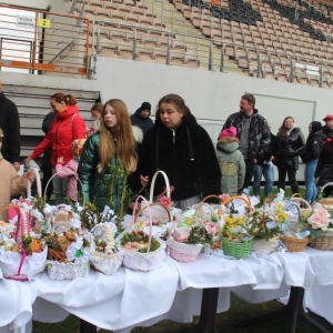 stadion-zaglebia-lubin-swiecenie-pokarmow-fot-marzena-machniak2