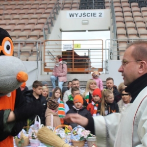 stadion-zaglebia-lubin-swiecenie-pokarmow-fot-marzena-machniak20