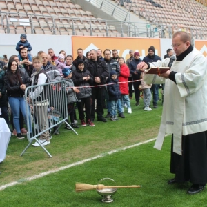 stadion-zaglebia-lubin-swiecenie-pokarmow-fot-marzena-machniak31