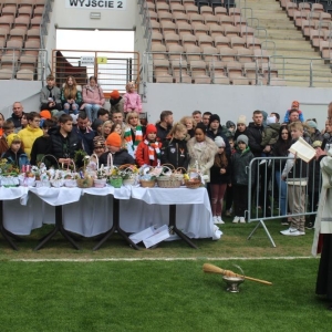 stadion-zaglebia-lubin-swiecenie-pokarmow-fot-marzena-machniak33