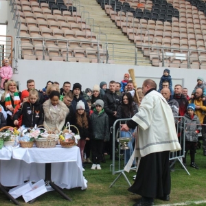 stadion-zaglebia-lubin-swiecenie-pokarmow-fot-marzena-machniak42