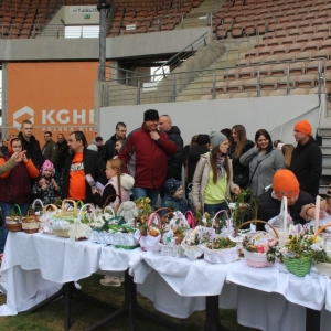 stadion-zaglebia-lubin-swiecenie-pokarmow-fot-marzena-machniak8