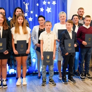 25.09.24-stypendia-gminy-chojnow_123.jpg