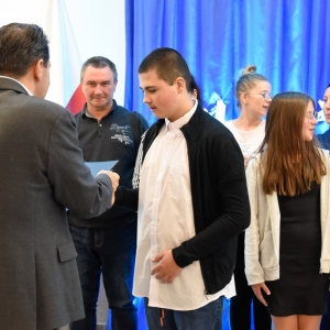 25.09.24-stypendia-gminy-chojnow_32.jpg