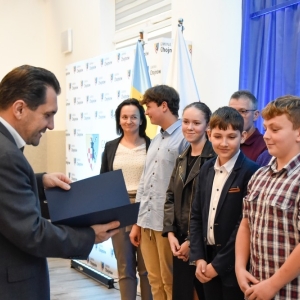 25.09.24-stypendia-gminy-chojnow_43.jpg