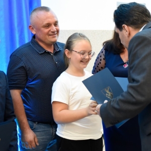 25.09.24-stypendia-gminy-chojnow_49.jpg