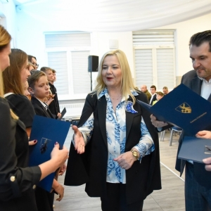 25.09.24-stypendia-gminy-chojnow_72.jpg