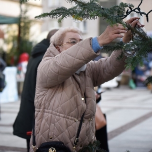 07.12.24-UBIERANIE-CHOINKI-JARMARK-ZLOTORYJA-FOT-BS_111.jpg