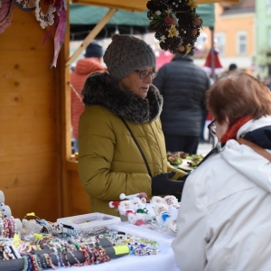 07.12.24-UBIERANIE-CHOINKI-JARMARK-ZLOTORYJA-FOT-BS_135.jpg