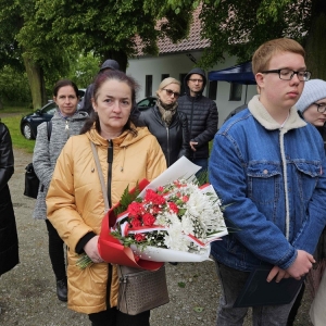 tablica-poswiecona-Pionierom-Osadnictwa-fot-jagoda-balicka23.jpg