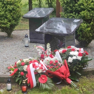 tablica-poswiecona-Pionierom-Osadnictwa-fot-jagoda-balicka54.jpg