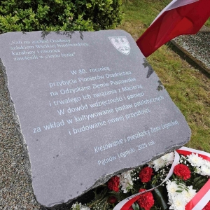 tablica-poswiecona-Pionierom-Osadnictwa-fot-jagoda-balicka64.jpg