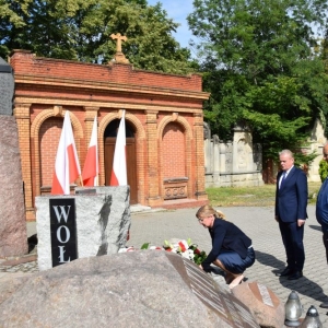 hold-Ofiarom-ludobojstwa12.jpg