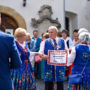 30-biesiada-kresowa-pielgrzymka-korowod-rozpoczecie-fot-BS_3.jpg