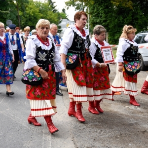 30-biesiada-kresowa-pielgrzymka-korowod-rozpoczecie-fot-BS_59.jpg