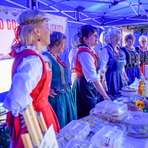30-biesiada-kresowa-pielgrzymka-stoiska-komisja-nagrody-fot-BS_111.jpg