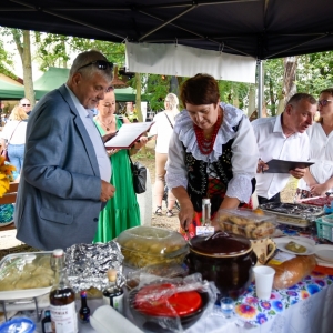 30-biesiada-kresowa-pielgrzymka-stoiska-komisja-nagrody-fot-BS_143.jpg