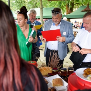 30-biesiada-kresowa-pielgrzymka-stoiska-komisja-nagrody-fot-BS_150.jpg