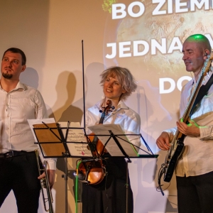 spektakl-ziemia-dorosli-fot-ewajak118.jpg